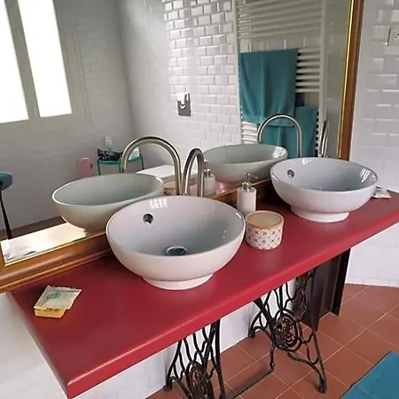 Le 9 De Cour, Kiwi Bed & Breakfast