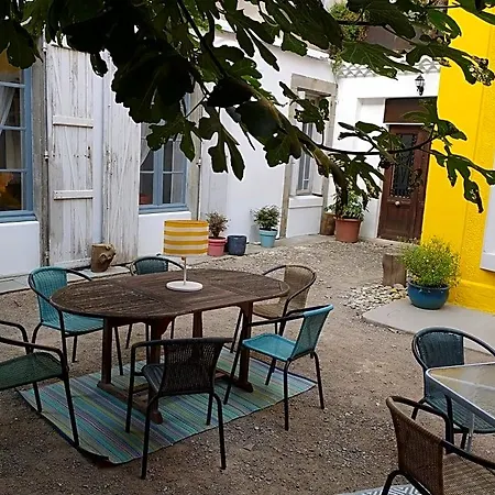 Le 9 De Cour, Kiwi Καρκασόν