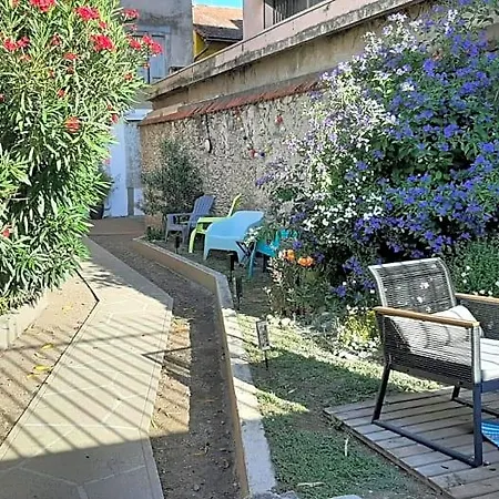 Le 9 De Cour, Kiwi Bed and Breakfast