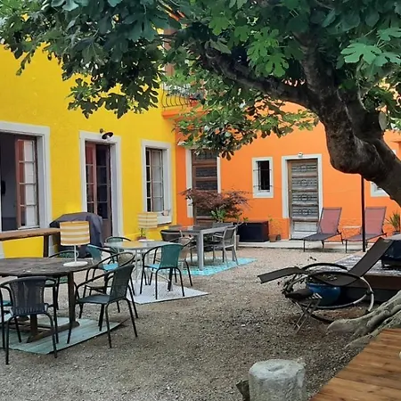 Le 9 De Cour, Kiwi Bed & Breakfast *