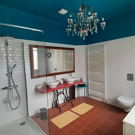 Le 9 De Cour, Kiwi Bed & Breakfast *